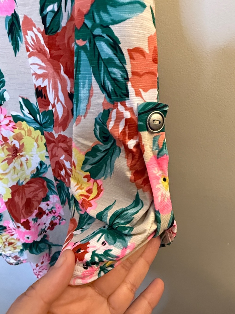 NWT - Dear Scarlett Women’s Floral Tunic In Beige & Pink - Size XL, 2XL and 3XL - Picture 4 of 5